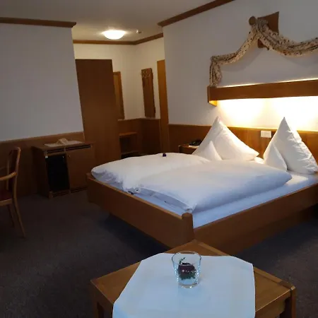 Bengel's Zur Krone Hotel 3*